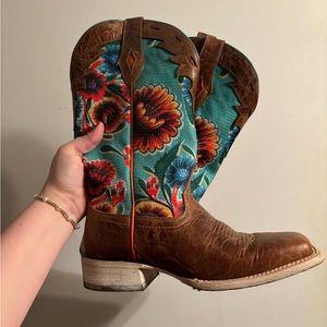 Women’s Ariat Cowboy Boot - BARELY WORN